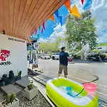 Redpanda Hostel & Cafe