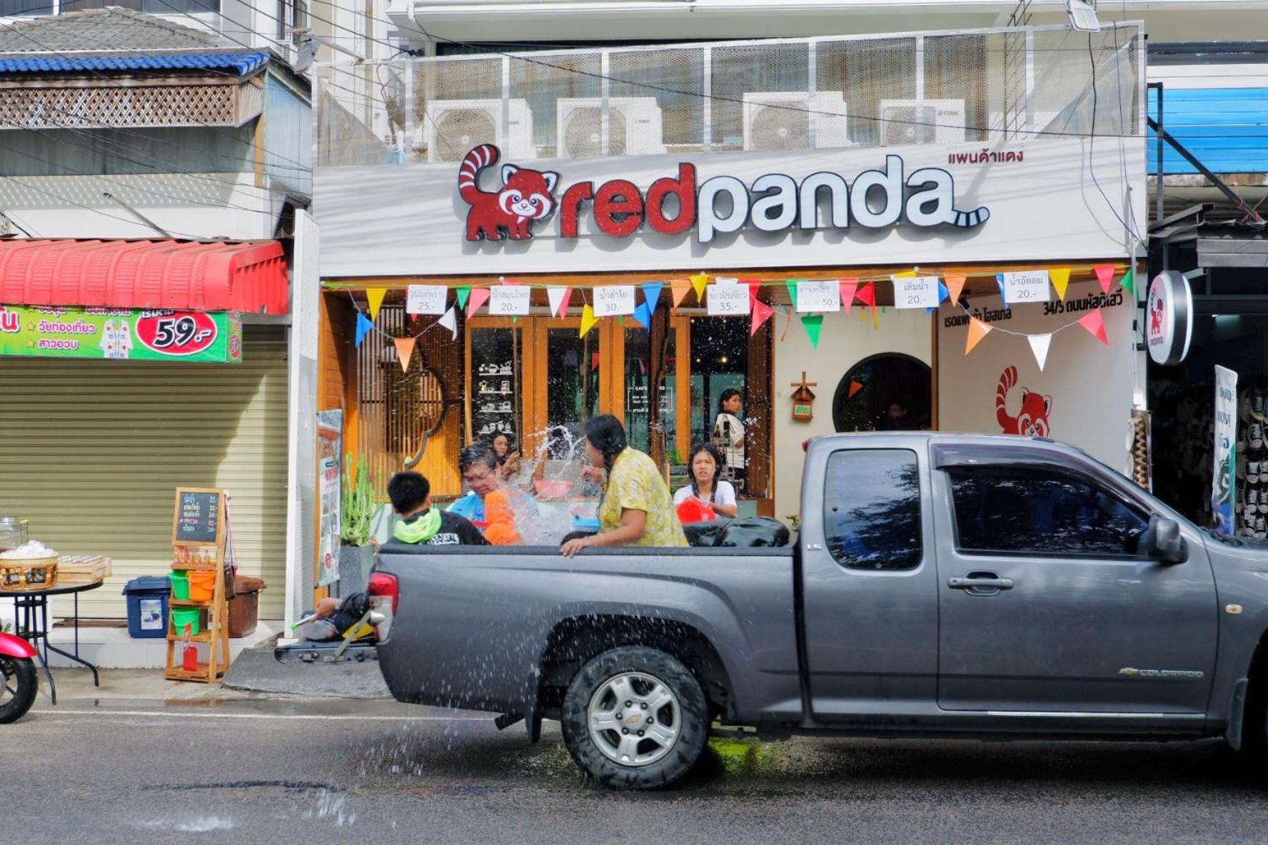 Redpanda & Cafe Auberge de jeunesse