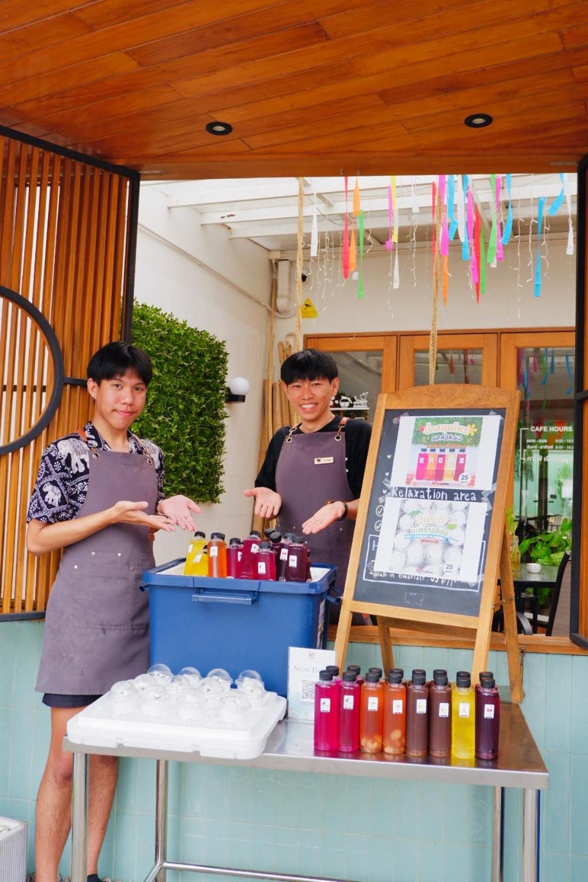 Hostal Redpanda & Cafe *