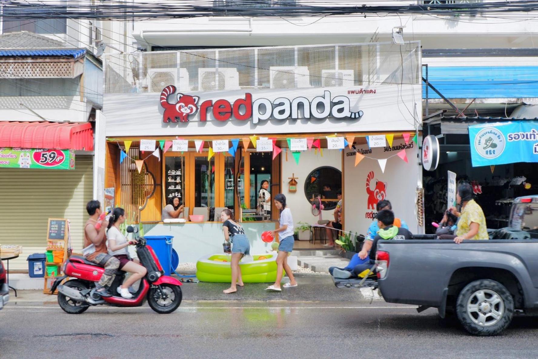 Redpanda & Cafe Hostal